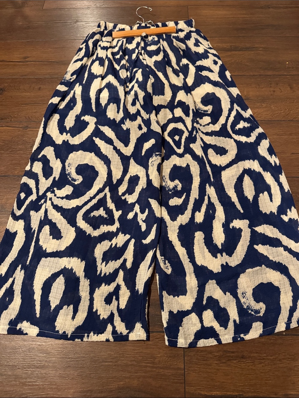 Women’s Navy and Cream Patterned Wide-Leg pants